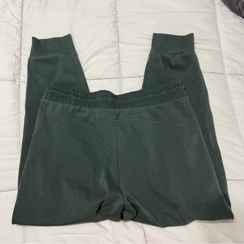 Old Navy High-Rise Jogger - Picture 6 of 7